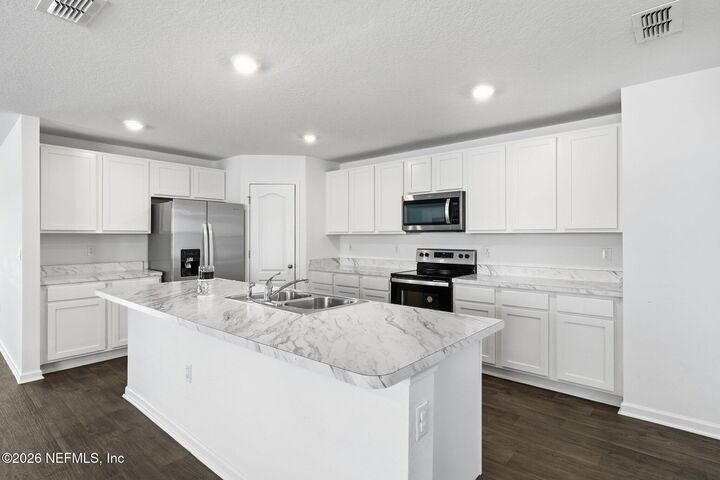 Property Photo:  12069 Green Thicket Lane  FL 32219 