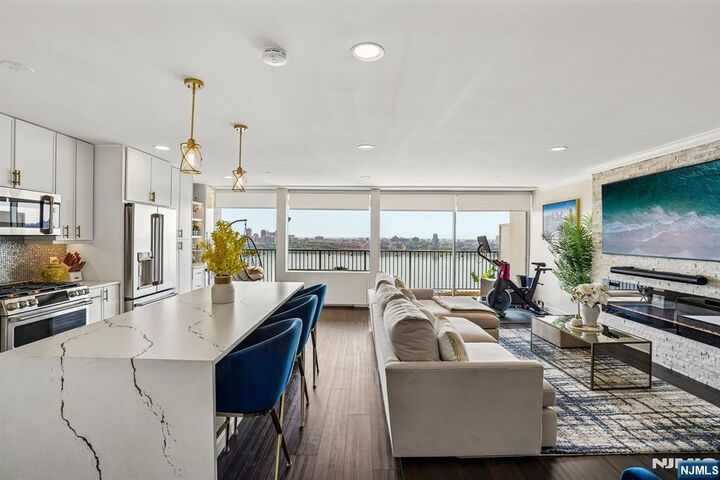 Property Photo:  3 Horizon Road #1015  NJ 07024 