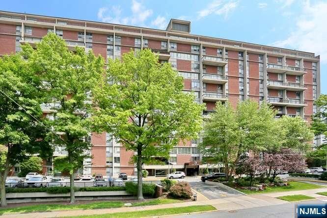 Property Photo:  3 Horizon Road 1406  NJ 07024 