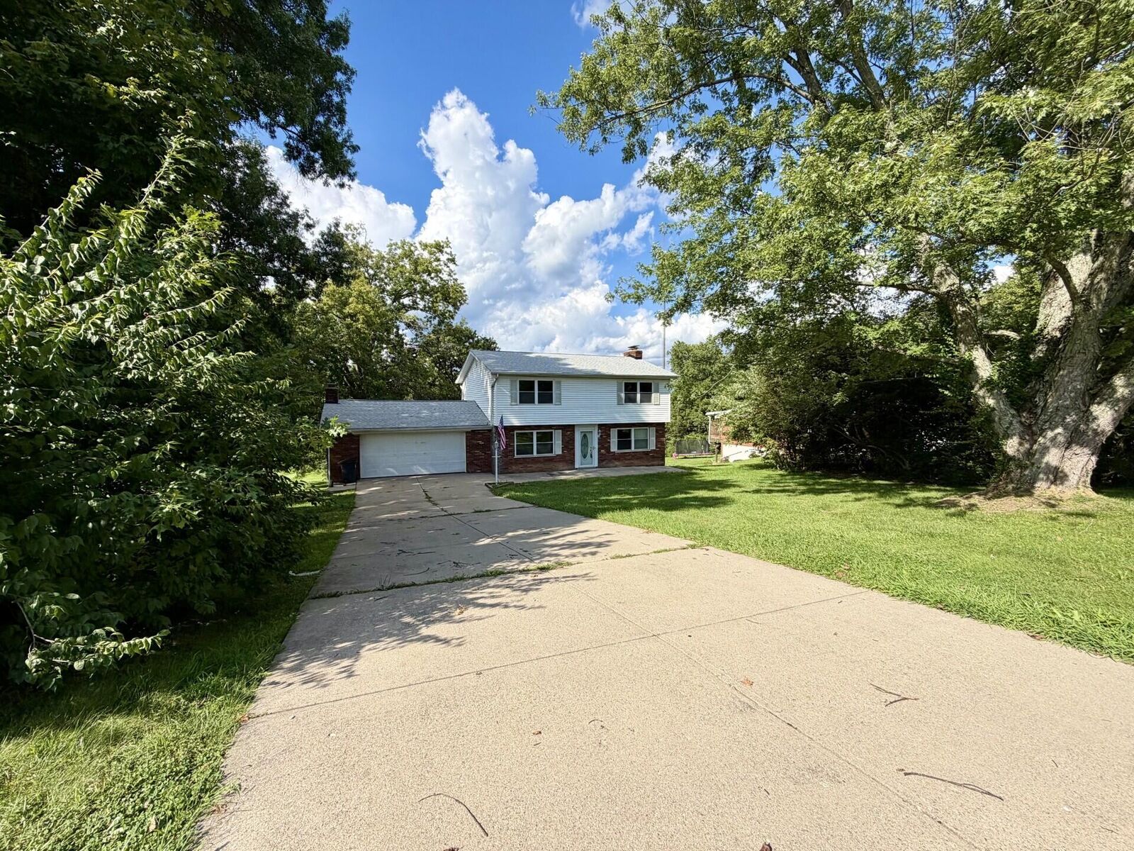 Property Photo:  2016 Mapletree Lane  KY 41051 