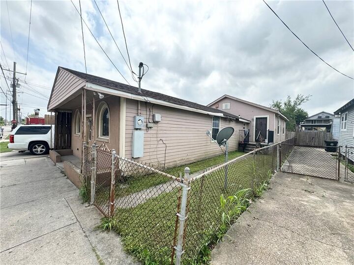 Property Photo: 2212 Port Street LA 70117