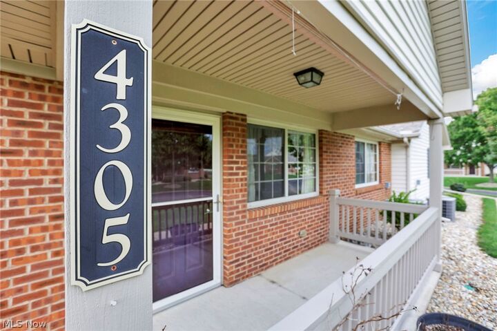 Property Photo: 4305 E Strattford Circle E OH 43701