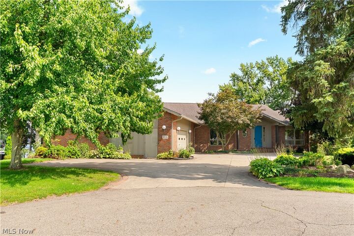 Property Photo: 5234 Pinedrive Circle NW OH 44718