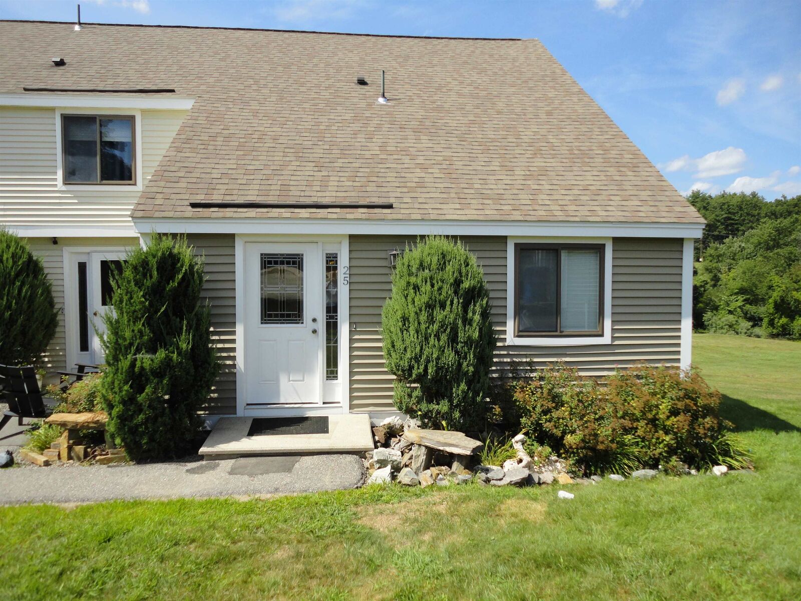 Property Photo:  25 Pendleton Lane  NH 03053 