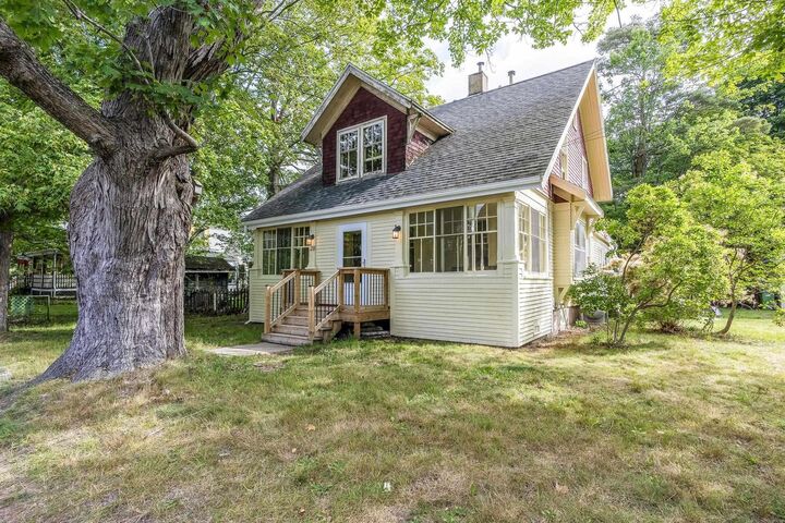 20 Queen Street — photo 1