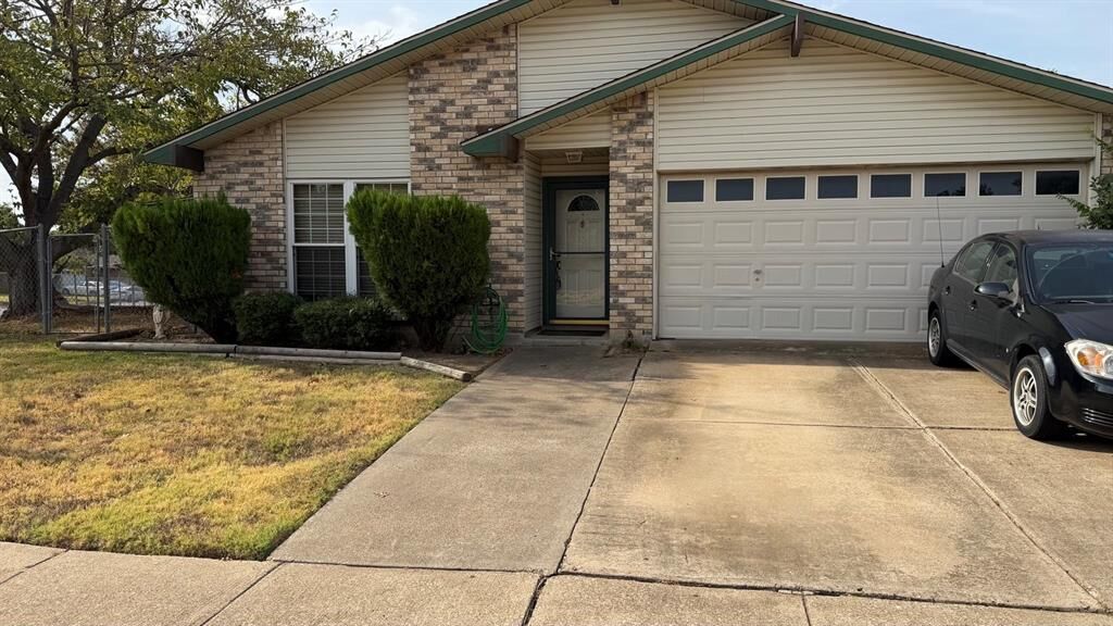 Property Photo: 3832 Mulberry Lane TX 76021