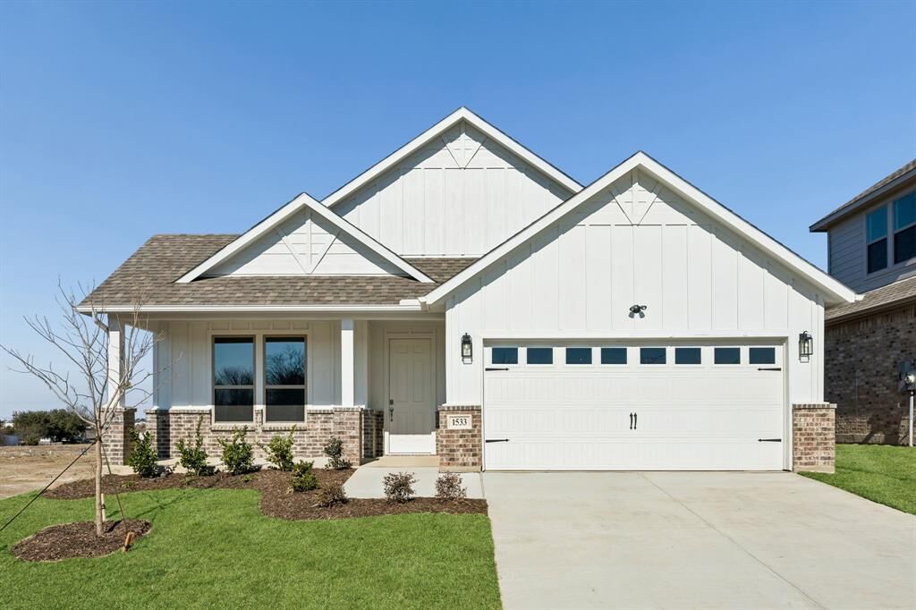 Property Photo: 1533 Oakdale Drive TX 75142