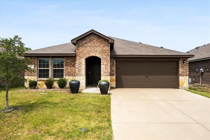 Property Photo:  157 Silver Charm Lane  TX 75135 