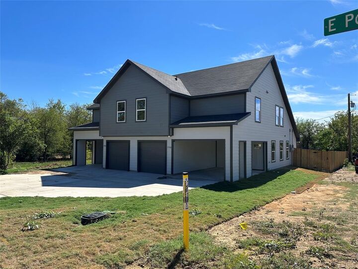 Property Photo: 1702 E Powell Avenue TX 76104