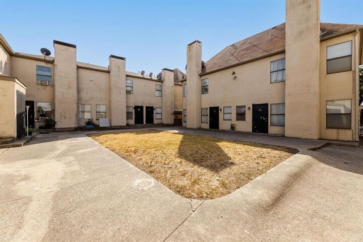 Property Photo: 7030 Fair Oaks Avenue 103 TX 75231
