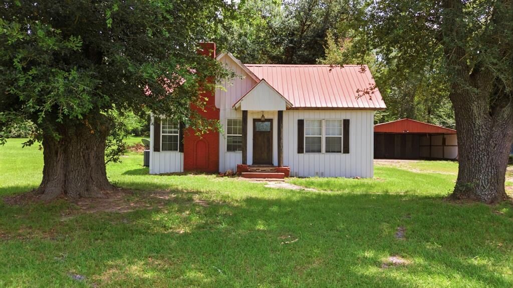 Property Photo:  506 E Longview Street  TX 75750 