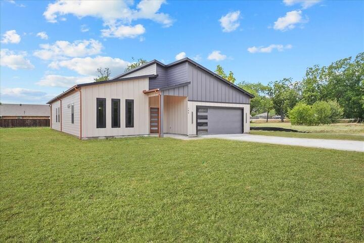 Property Photo:  106 W Dogwood Trail  TX 75087 