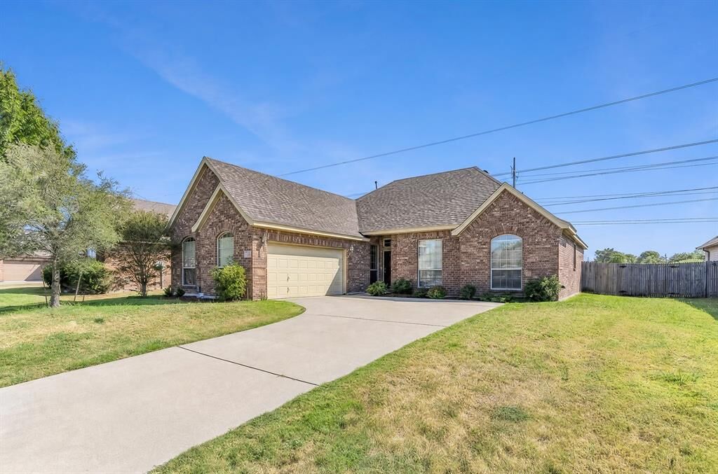 Property Photo: 212 Goldeneye Drive TX 75115