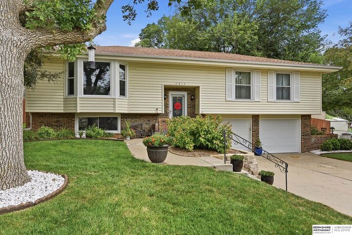 Property Photo: 4917 N 106th Street NE 68134