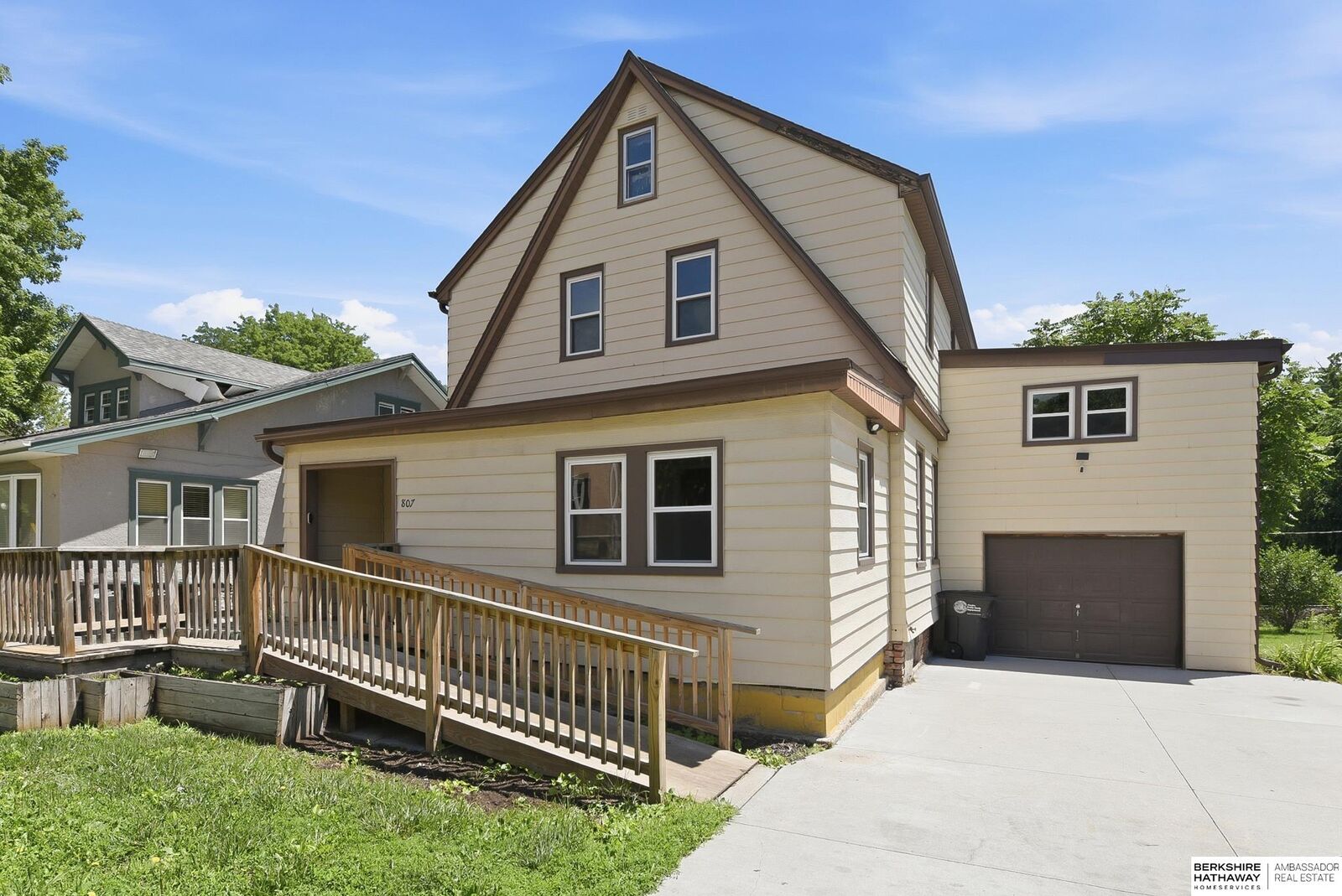 Property Photo: 807 N 49th Street NE 68132