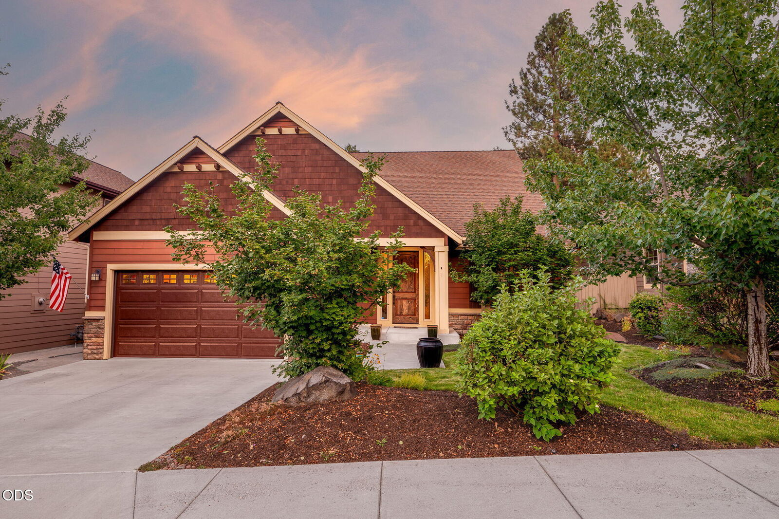 Property Photo: 60826 Whitney Place OR 97702