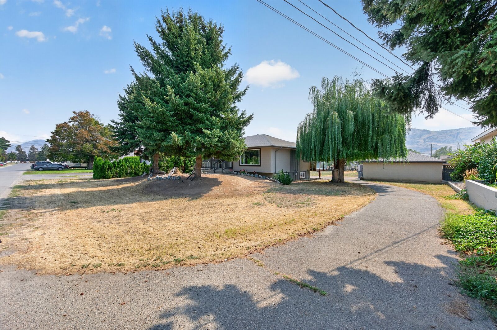 Property Photo: 2545 Young Avenue BC V2B 4M9