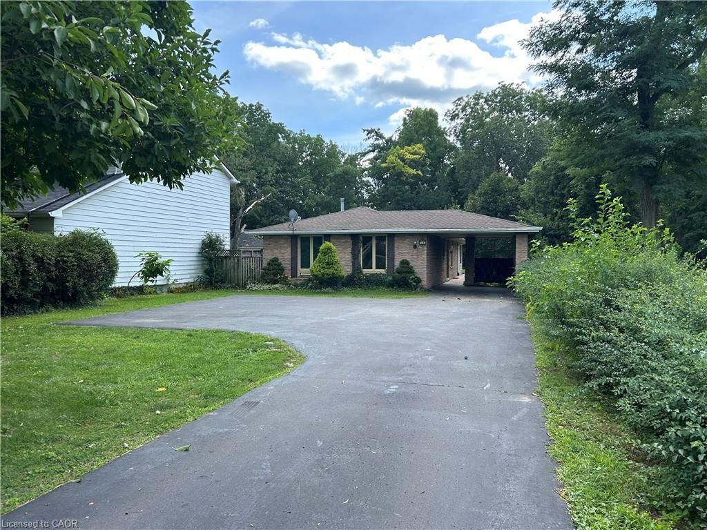 Property Photo: 90 Queensway E ON N3Y 4M6