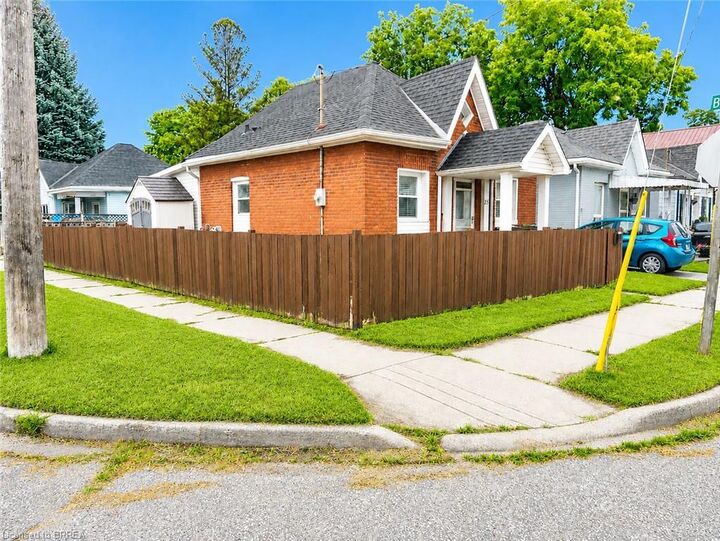 Property Photo: 15 Esther Street ON N3S 6K3