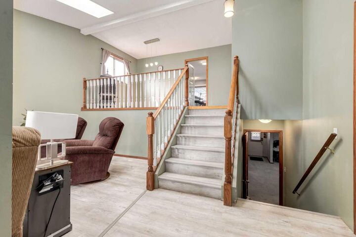 Property Photo:  75 Sandstone Crescent SE  AB T4B 1T7 