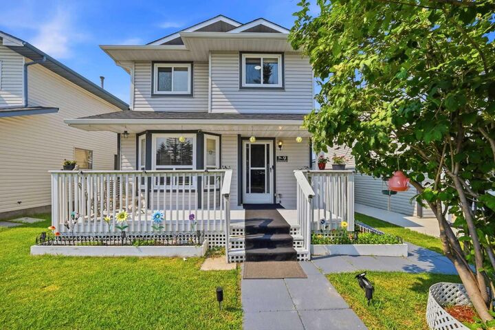 9 Martindale Crescent NE — photo 1
