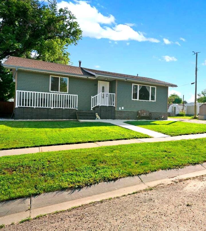 Property Photo:  33 3 Avenue E  AB T0J 3K0 