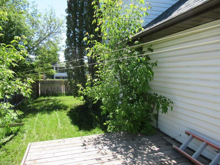 Property Photo:  9324 104 Avenue  AB T8V 1C9 