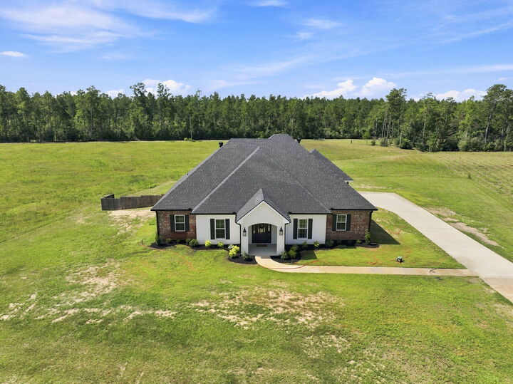 Property Photo:  461 Midkiff  LA 70652 