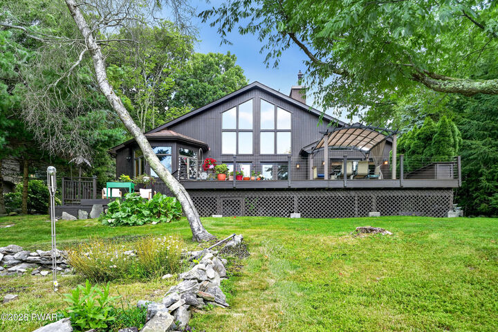 Property Photo: 806 Widgeon Court PA 18428