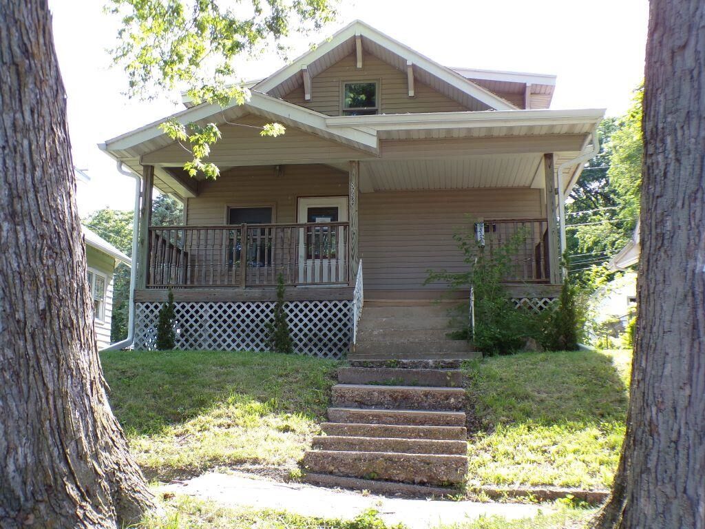 Property Photo: 822 N 4th Street IL 61074