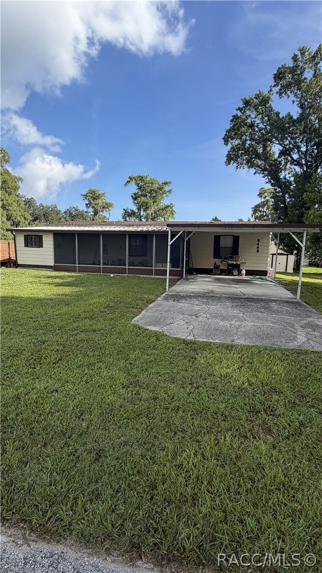 Property Photo: 8449 W Dixie Court FL 34448