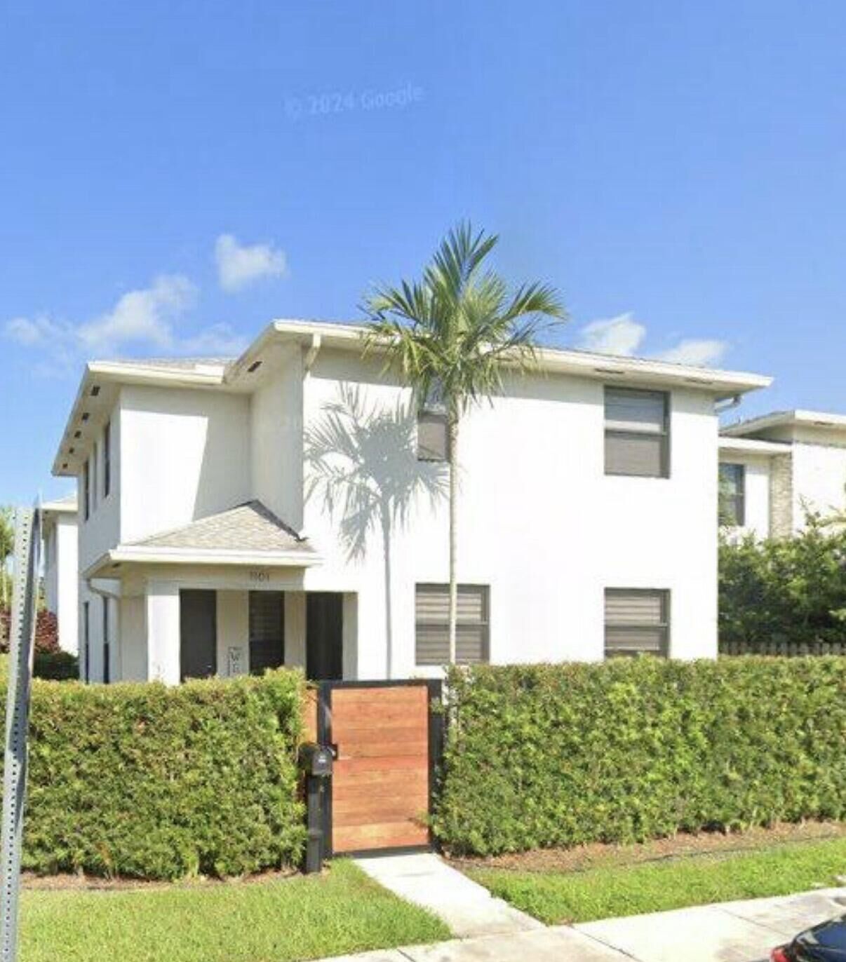 Property Photo:  1101 NE 3rd Avenue  FL 33304 