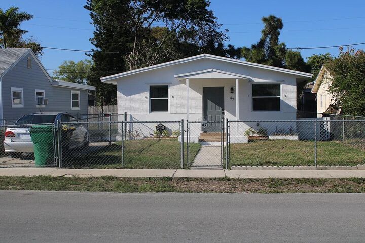 Property Photo: 47 SE 12th Street FL 33004