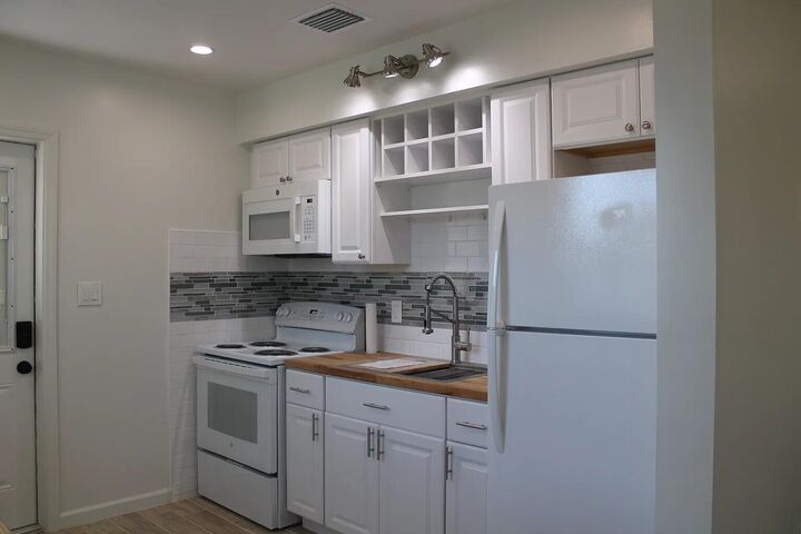 Property Photo:  47 SE 12th Street  FL 33004 