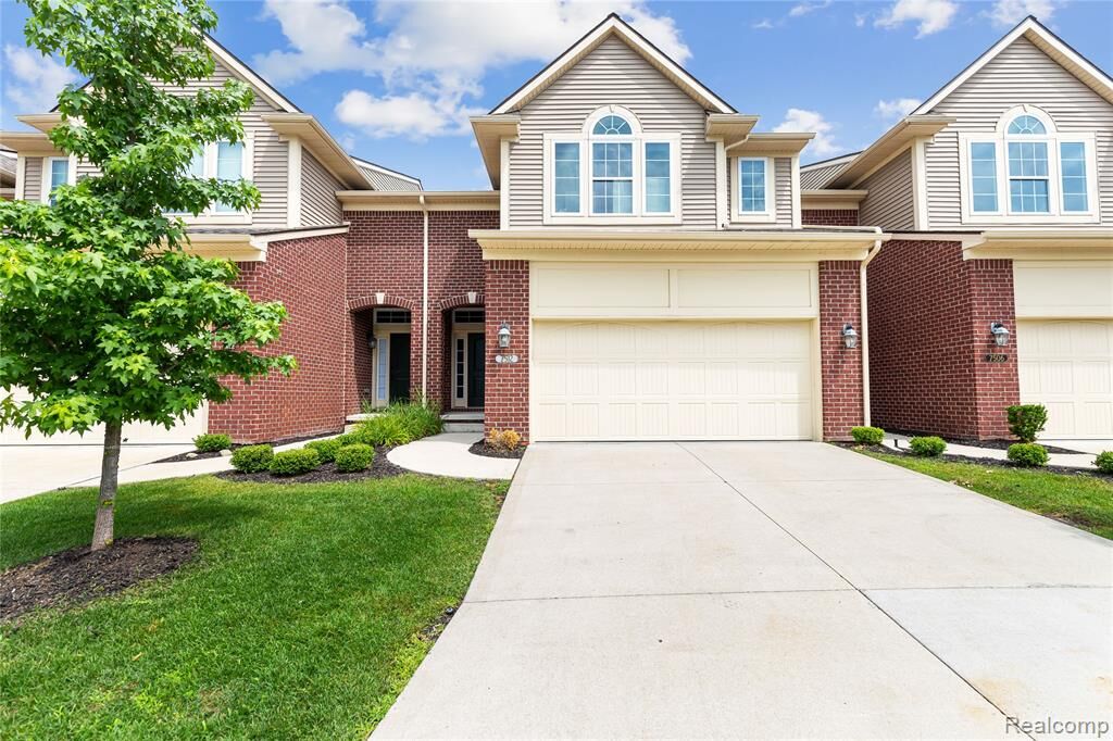 Property Photo:  7512 Berry Wood Lane  MI 48322 