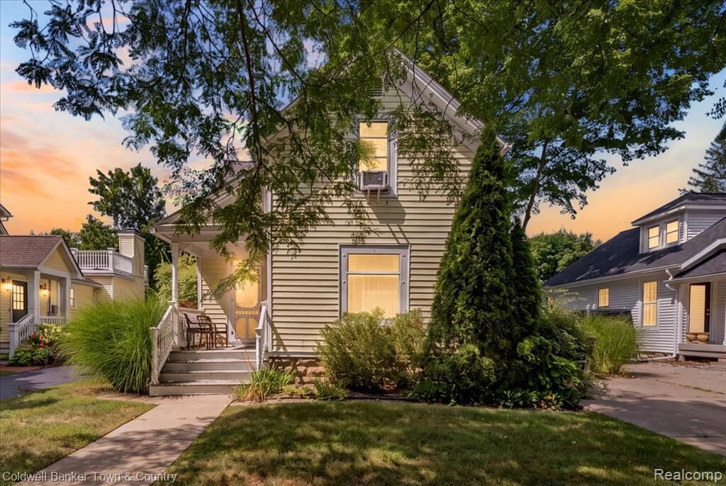 Property Photo:  319 Hickory Street  MI 48381 