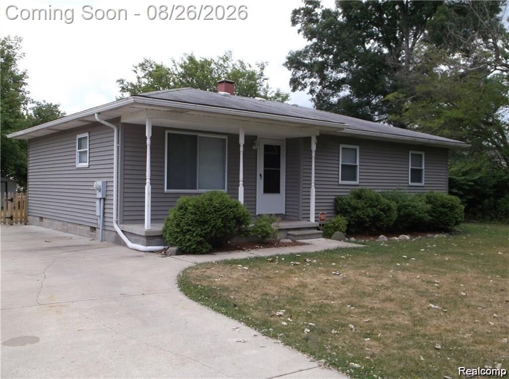 Property Photo:  412 Sherwood Court  MI 48442 