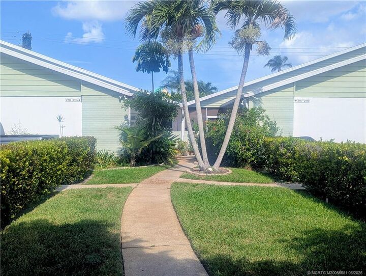 Property Photo: 2113 SE Edler Drive FL 34994