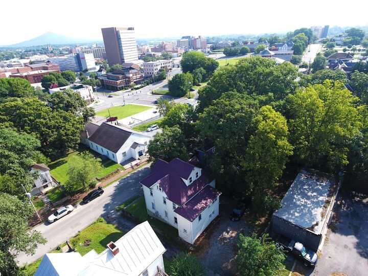 Property Photo: 350 Mountain Ave SW VA 24016