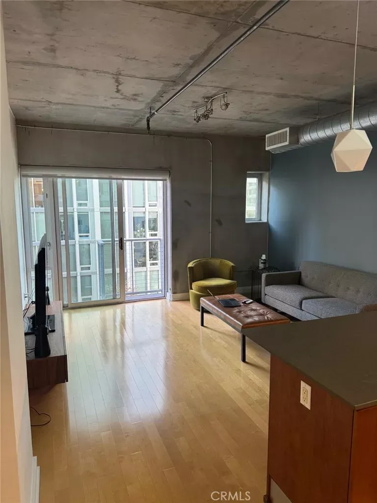 Property Photo:  645 W 9th 425  CA 90015 