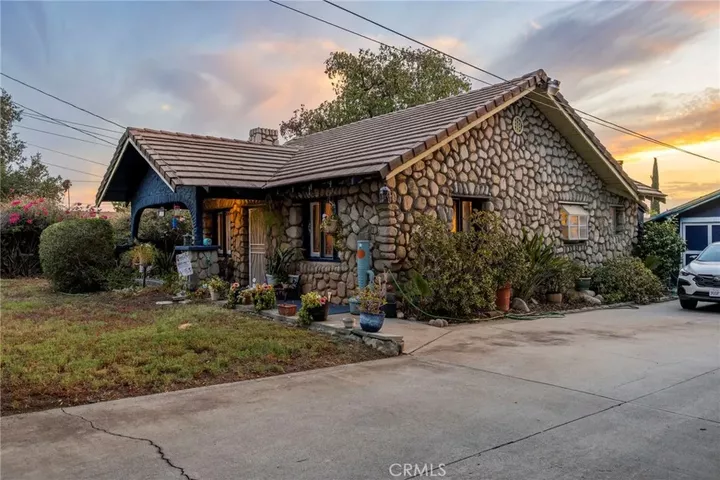 Property Photo:  1353 E Turquoise Avenue  CA 92359 