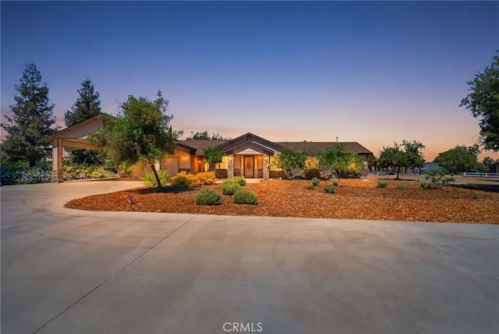 Property Photo:  597 Crawford  CA 93257 