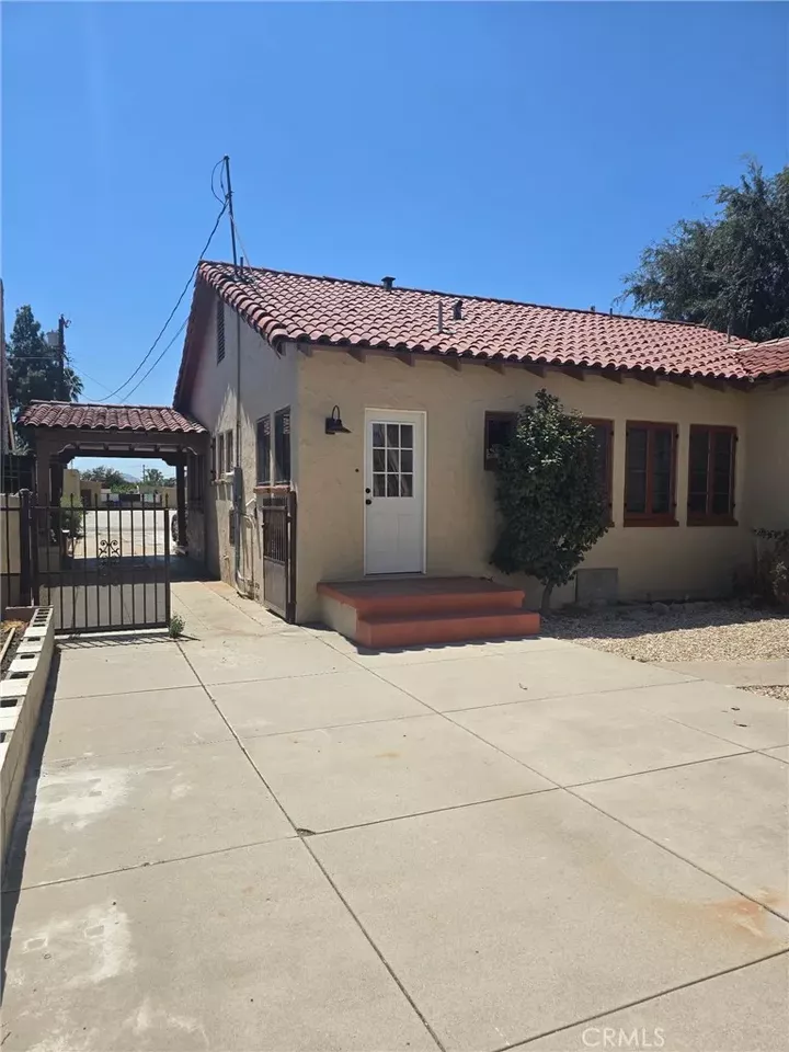 Property Photo:  340 W 29th  CA 92405 