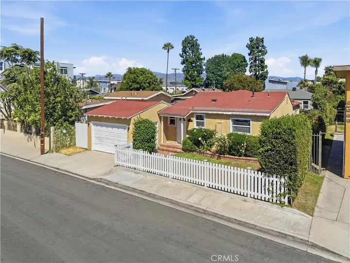 Property Photo: 5701 Fair CA 91601
