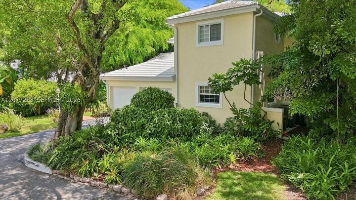 Property Photo:  6473 Sunset Dr  FL 33143 
