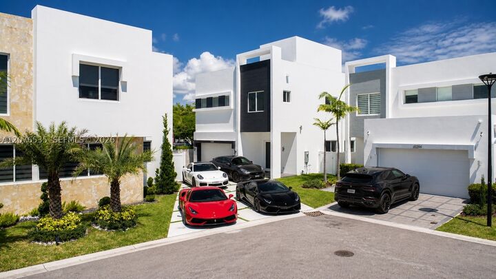 Property Photo:  10381 NW 67th Ter  FL 33178 