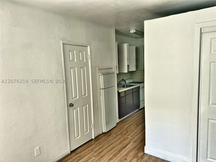 Property Photo: 1935 Lincoln St 2 FL 33020