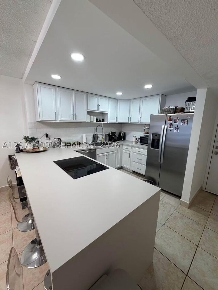 Property Photo: 200 Leslie Dr 427 FL 33009