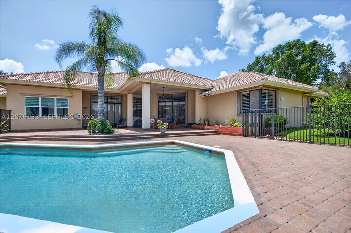 Property Photo: 2725 Hunter Rd FL 33331
