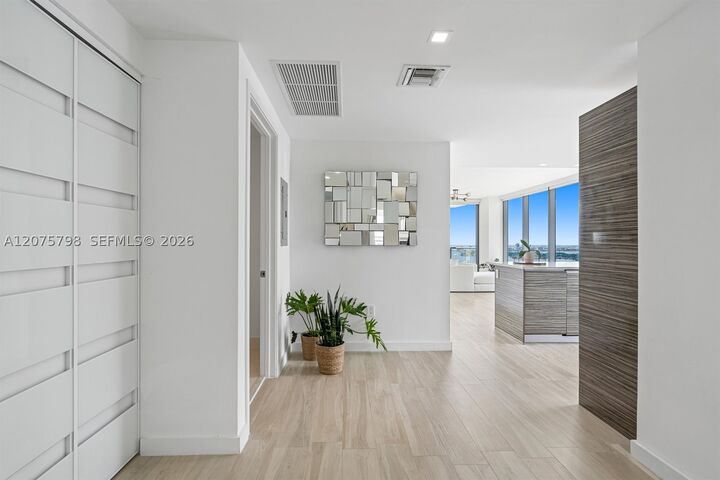 Property Photo:  460 NE 28th St 3508  FL 33137 